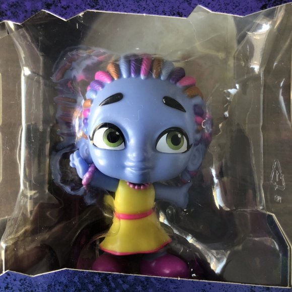 Super Monsters Zoe Walker Figurine - Picture 2 of 3